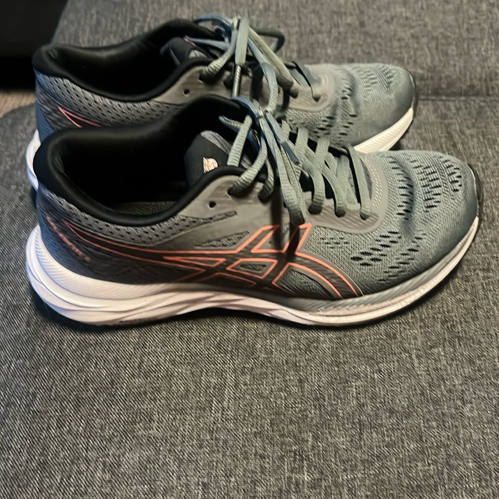 ASICS running shoes size 7